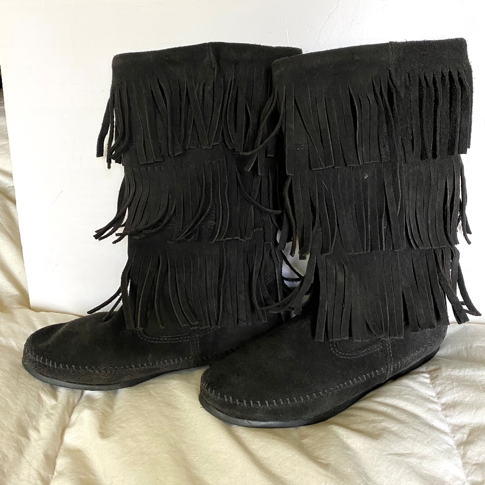 Minnetonka Women's Black 3-Layer Fringe Boot Size 8